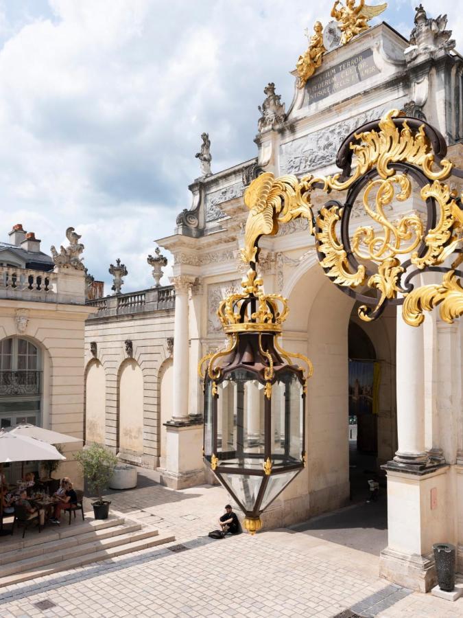 Sur La Place Stanislas Nancy Exteriör bild